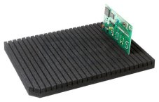 Držiak dosiek PCB z ESD peny. Rozmery: 355x255x25 mm.