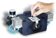 Zariadenie SUPERCUT-RS4 na strihanie radiálnych súčiastok